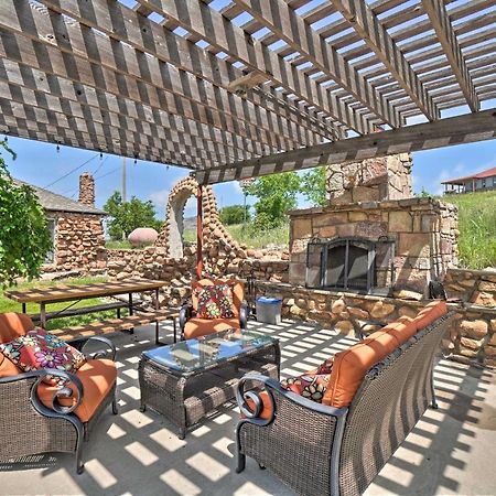 Charming Hilltop Cottage In Medicine Park! Экстерьер фото