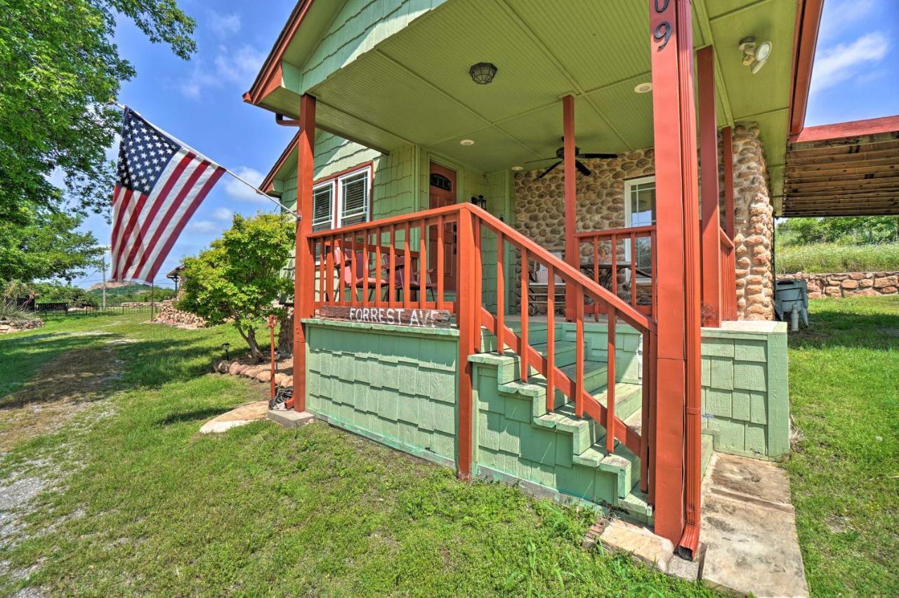 Charming Hilltop Cottage In Medicine Park! Экстерьер фото